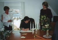 film1_24.jpg, Auflösung: 200x138, Beschreibung: So, ab hier gilt wieder die Regel:, 'Erst der Mann (er unterschreibt OBEN auf dem Dokument)...
